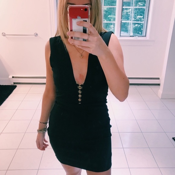 Lulus Dresses & Skirts - LULUS BLACK V-CUT DRESS